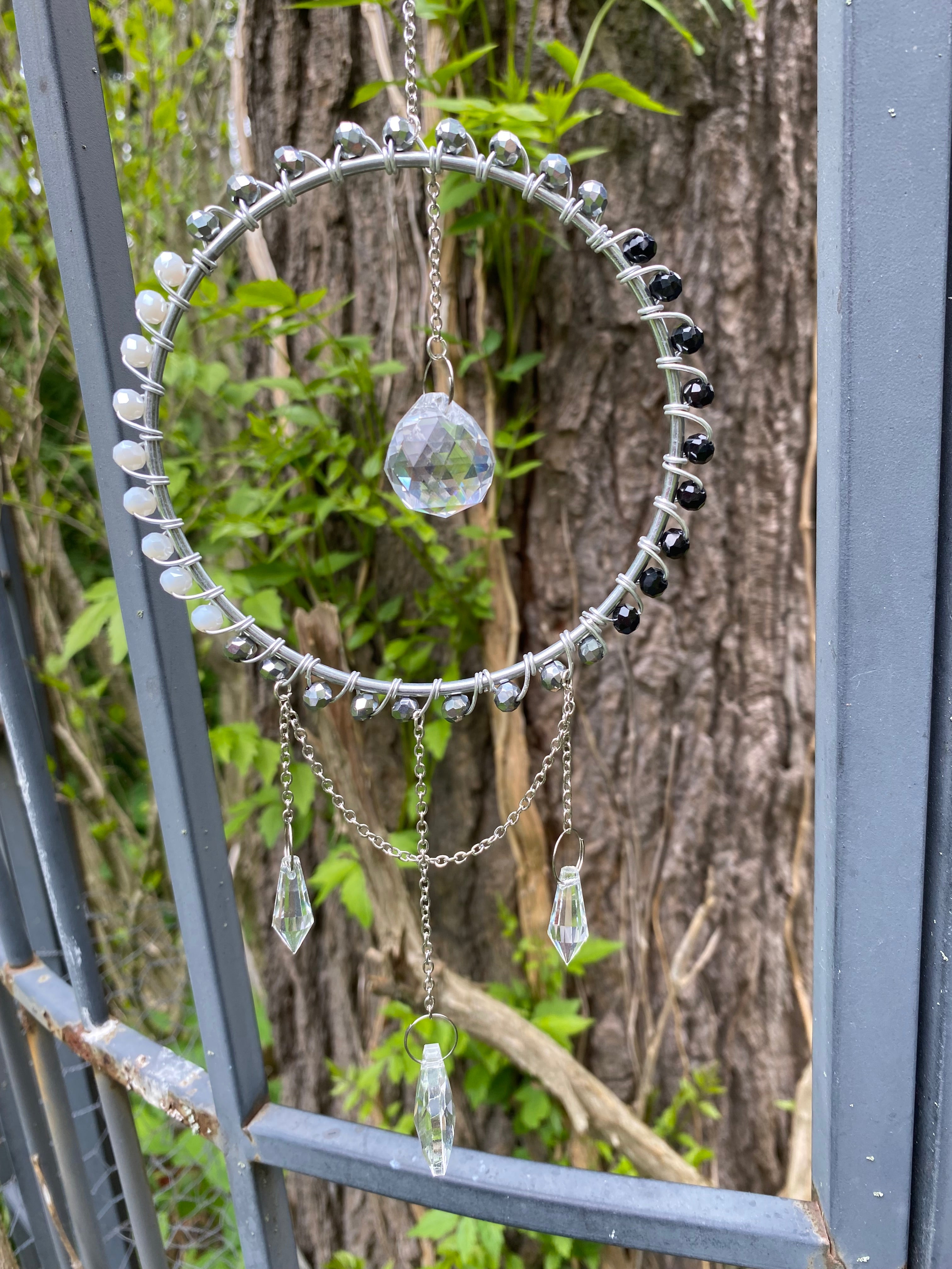 Monotone Suncatcher 